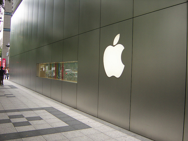 Apple en la trinchera de la batalla por el pago móvil